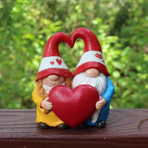 Garden Gnome Outdoor Statues Sweet Couple Gnomes Holding Heart Decor Resin Gnomes Sculptures for Yard Patio Home Lawn Outside Decorations Ornament Housewarming